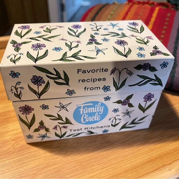 Family Circle metal recipe box - Picture 10 of 14